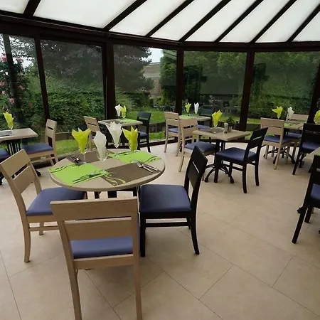 Ξενοδοχείο Campanile & Restaurant / 3*