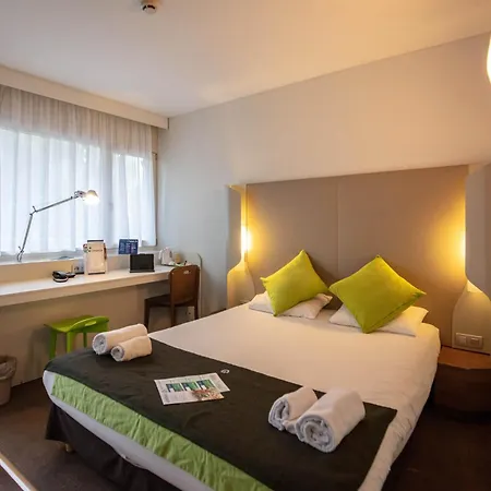 Campanile & Restaurant / Otel