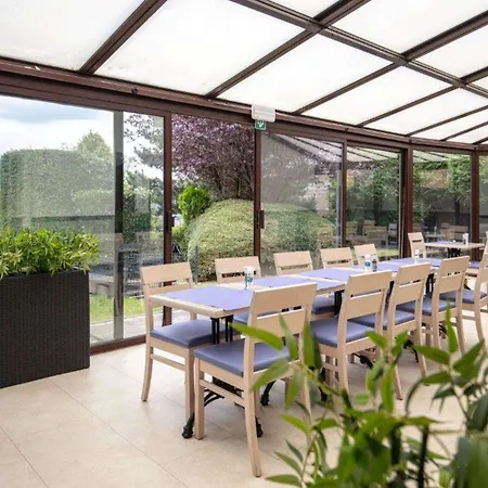 Campanile & Restaurant / Otel