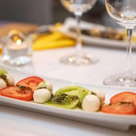 Campanile & Restaurant / Ξενοδοχείο Λιέγη