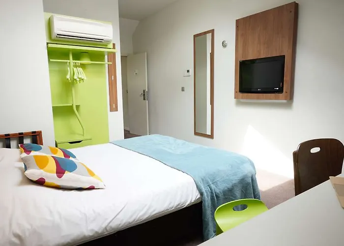 Campanile & Restaurant / Liège